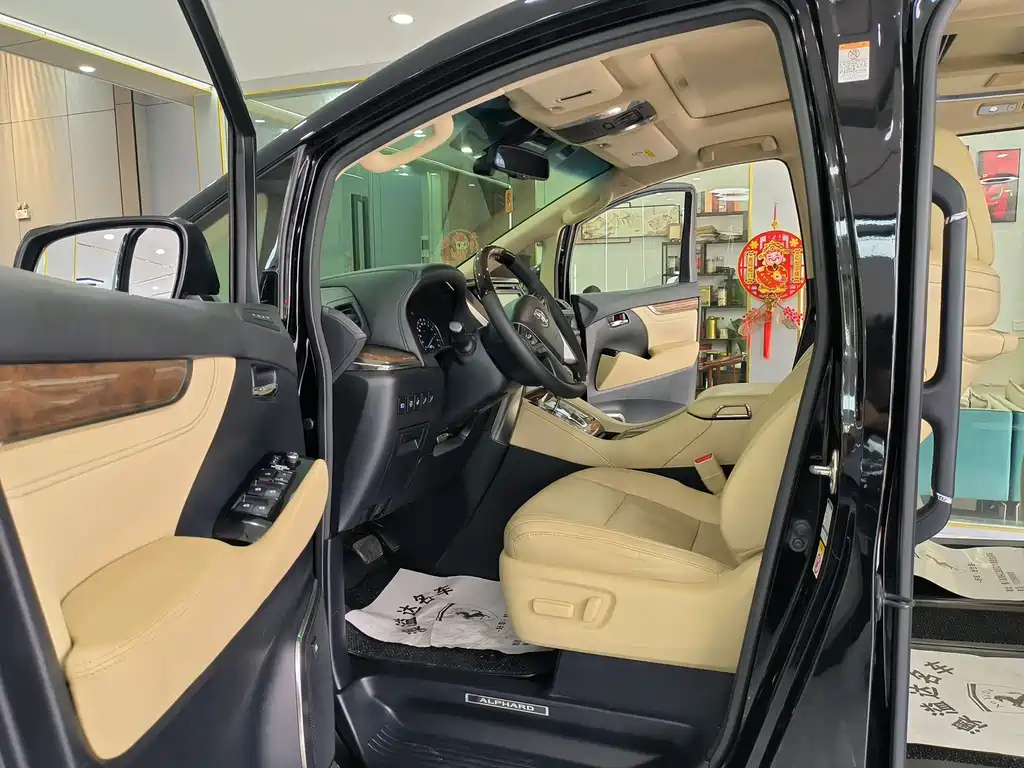 TOYOTA ALPHARD 2016