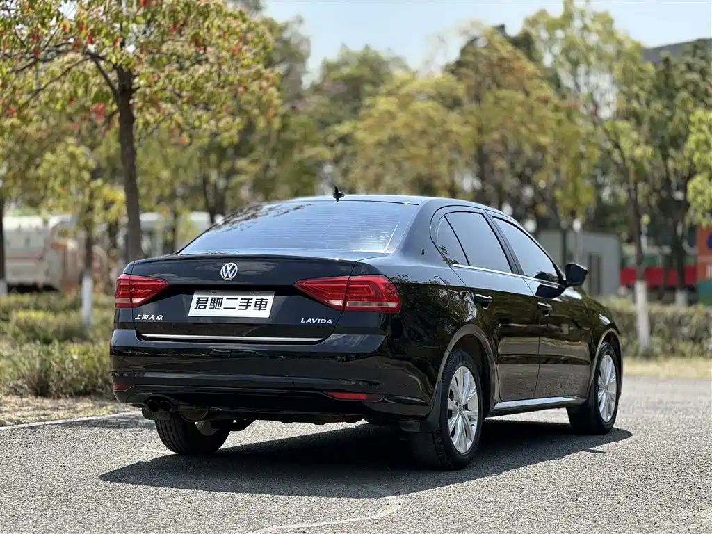 VOLKSWAGEN LAVIDA 2016
