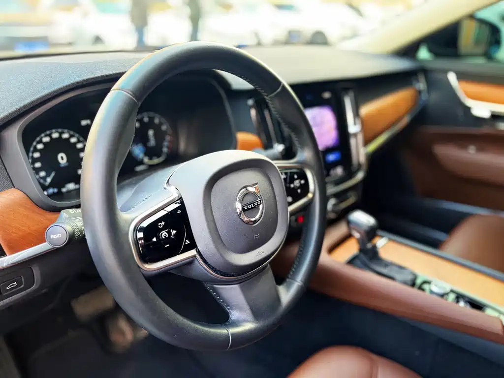 VOLVO S90 2020