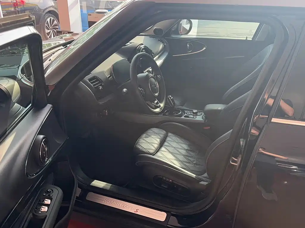 MINI CLUBMAN 2021