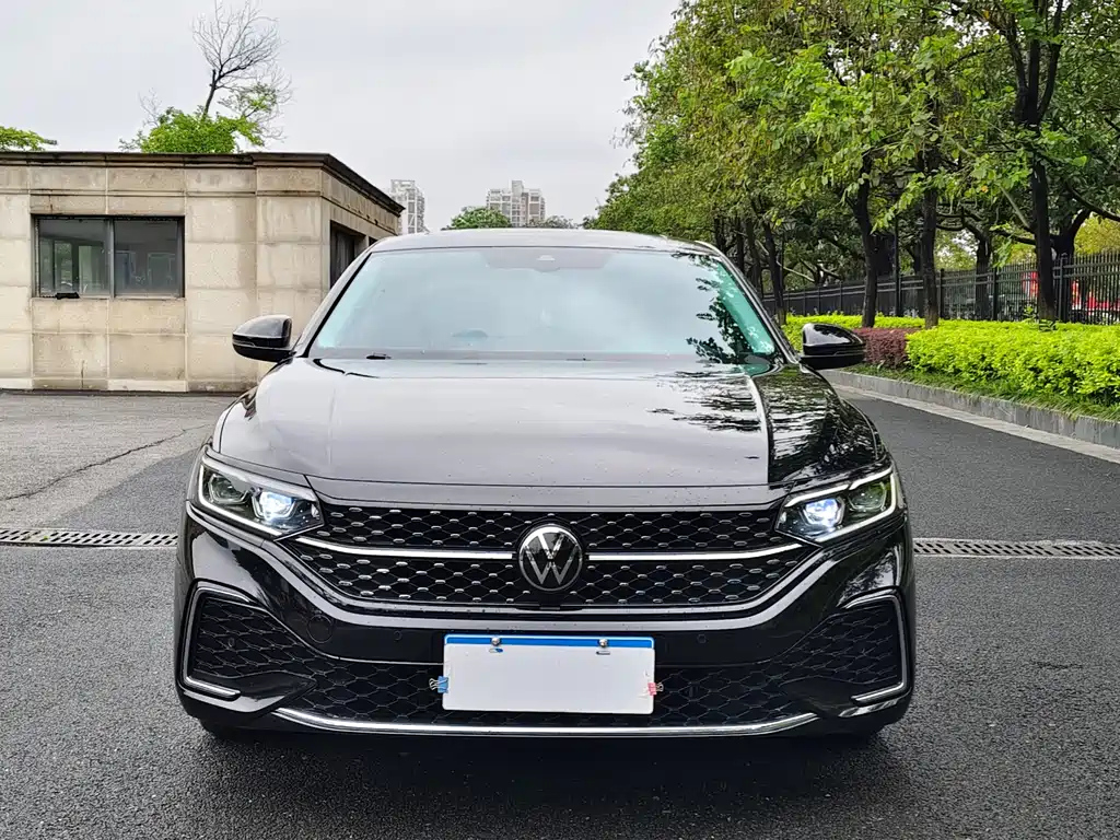 VOLKSWAGEN PASSAT 2022