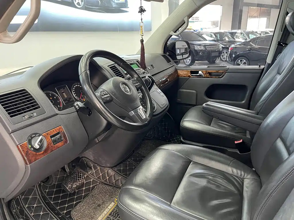 VOLKSWAGEN MULTIVAN 2013
