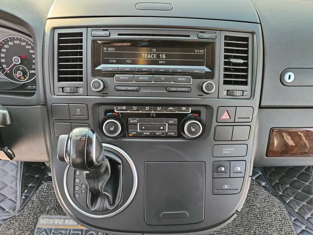 VOLKSWAGEN MULTIVAN 2013