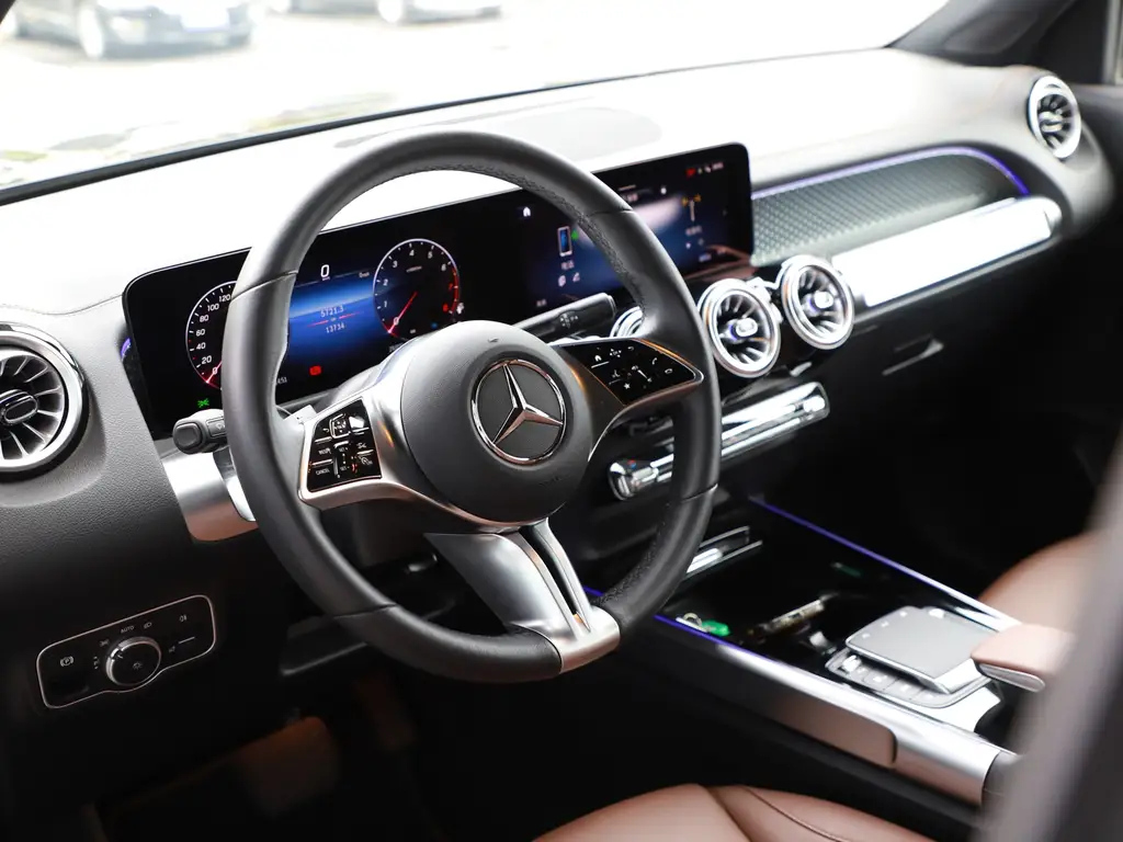 MERCEDES BENZ GLB 2024