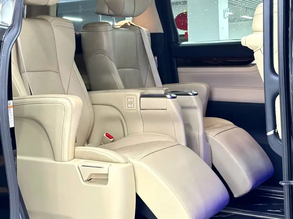 TOYOTA ALPHARD 2017