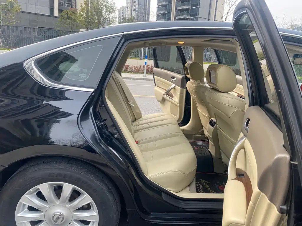NISSAN TEANA 2010
