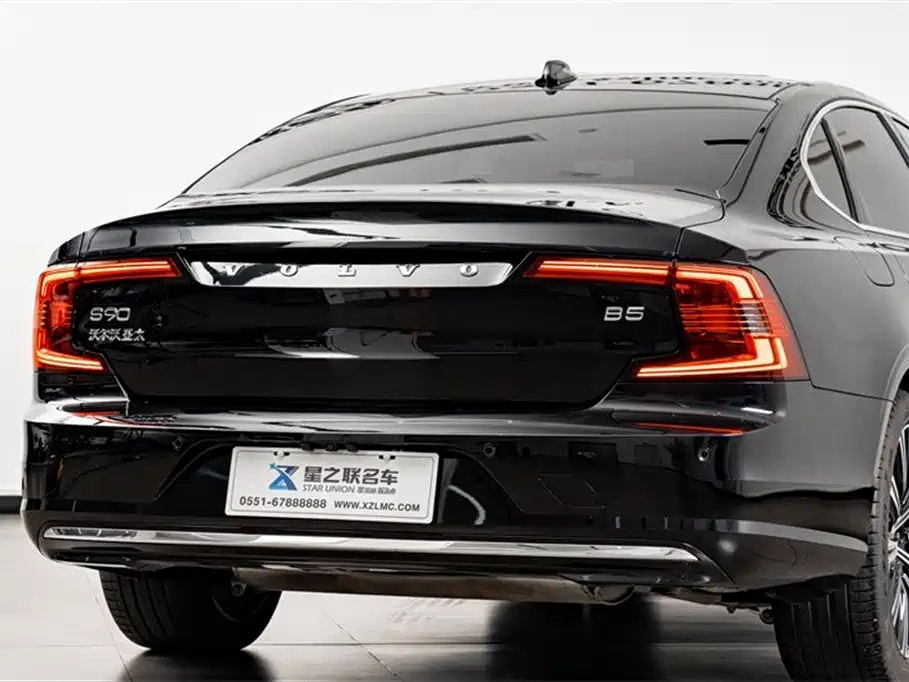VOLVO S90 2023