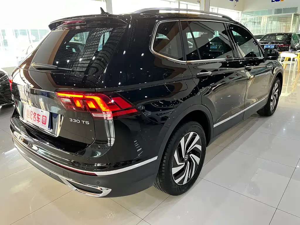 VOLKSWAGEN TIGUAN L 2021