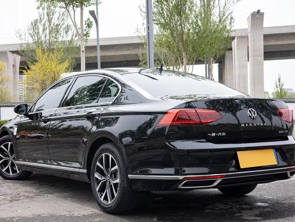 VOLKSWAGEN MAGOTAN 2021