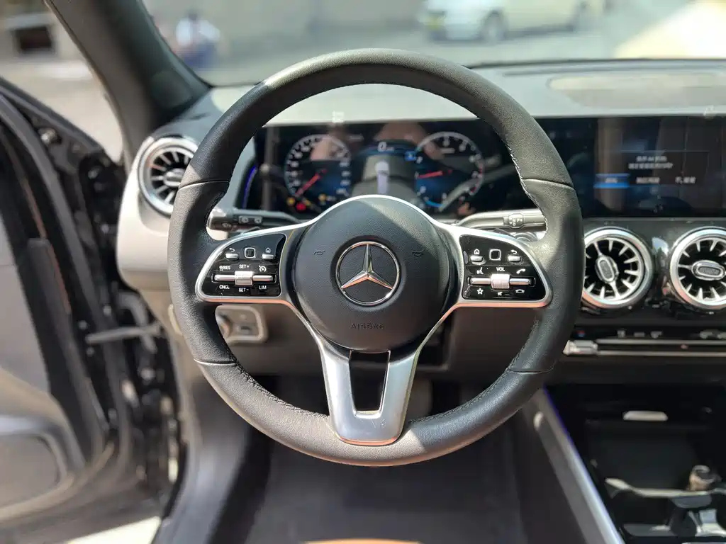MERCEDES BENZ GLB 2021
