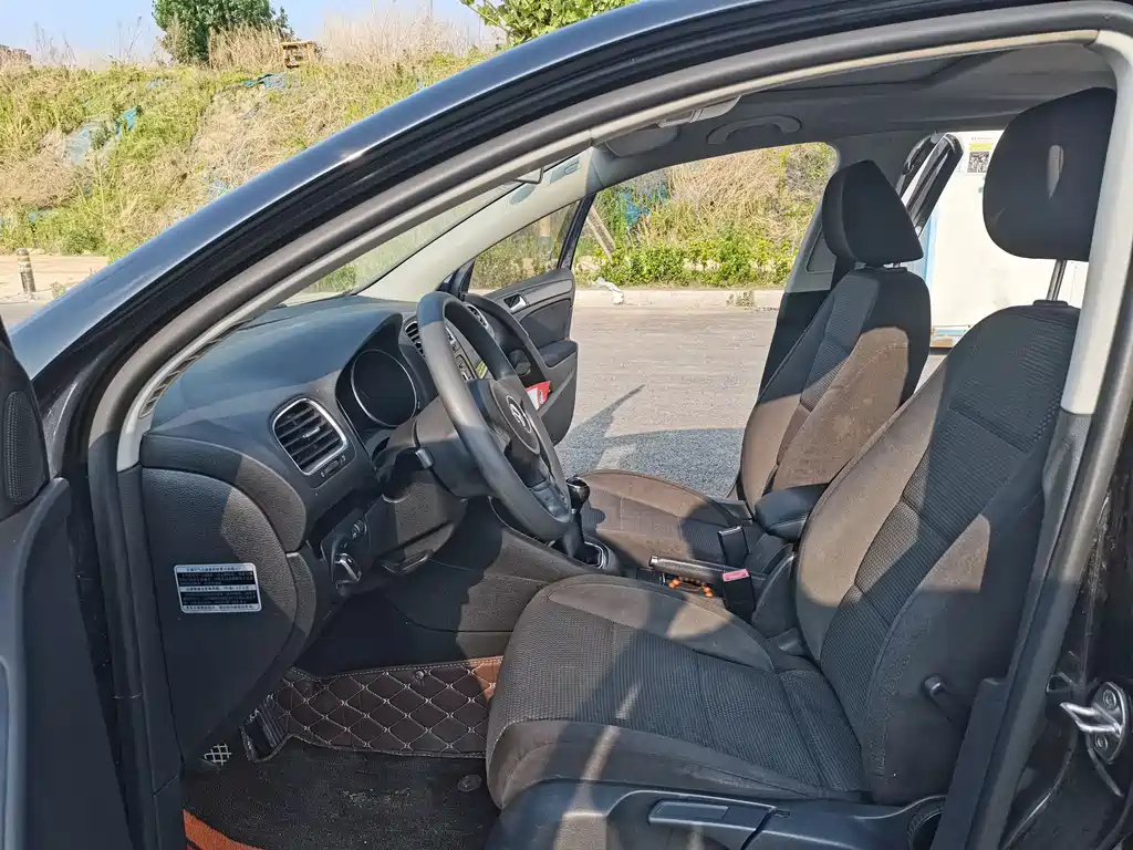 VOLKSWAGEN GOLF 2012
