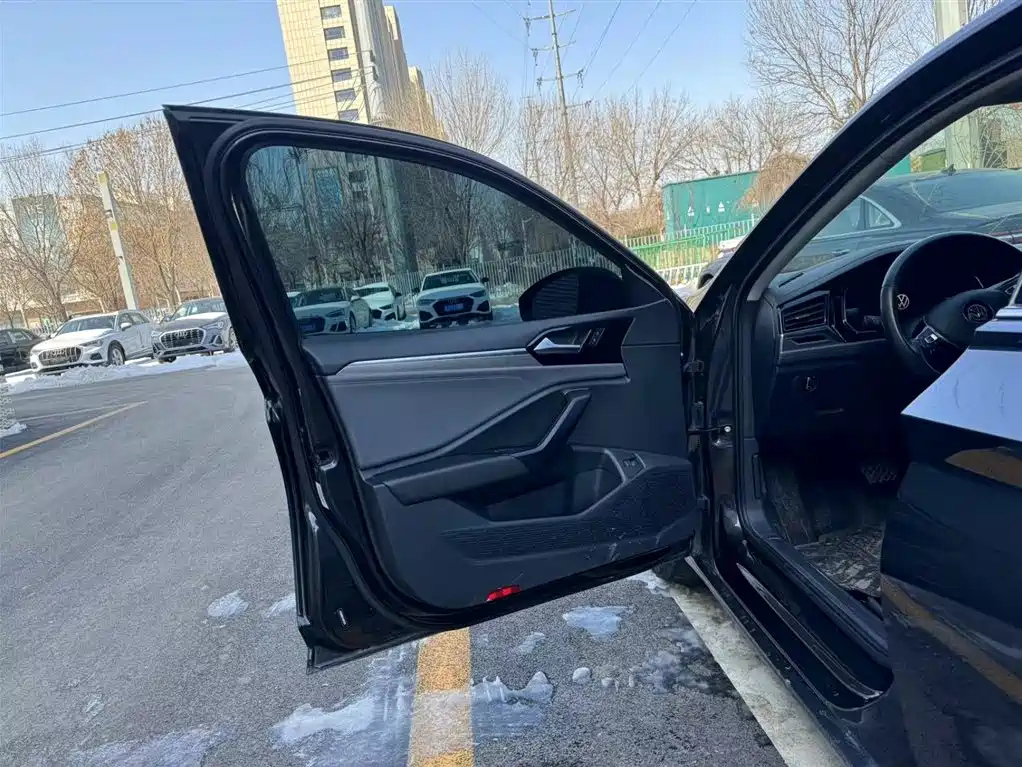 VOLKSWAGEN SAGITAR 2020