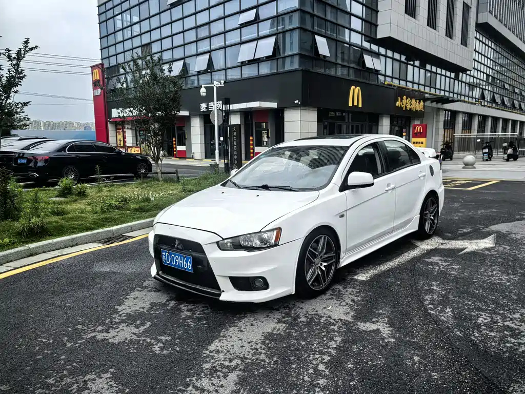 MITSUBISHI LANCER EX 2011