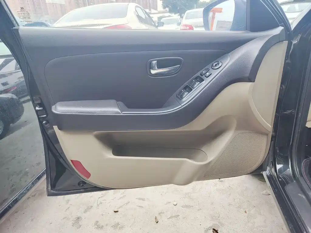 HYUNDAI CELESTA 2015