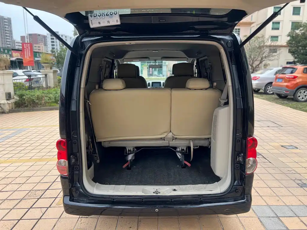 NISSAN NV200 2015