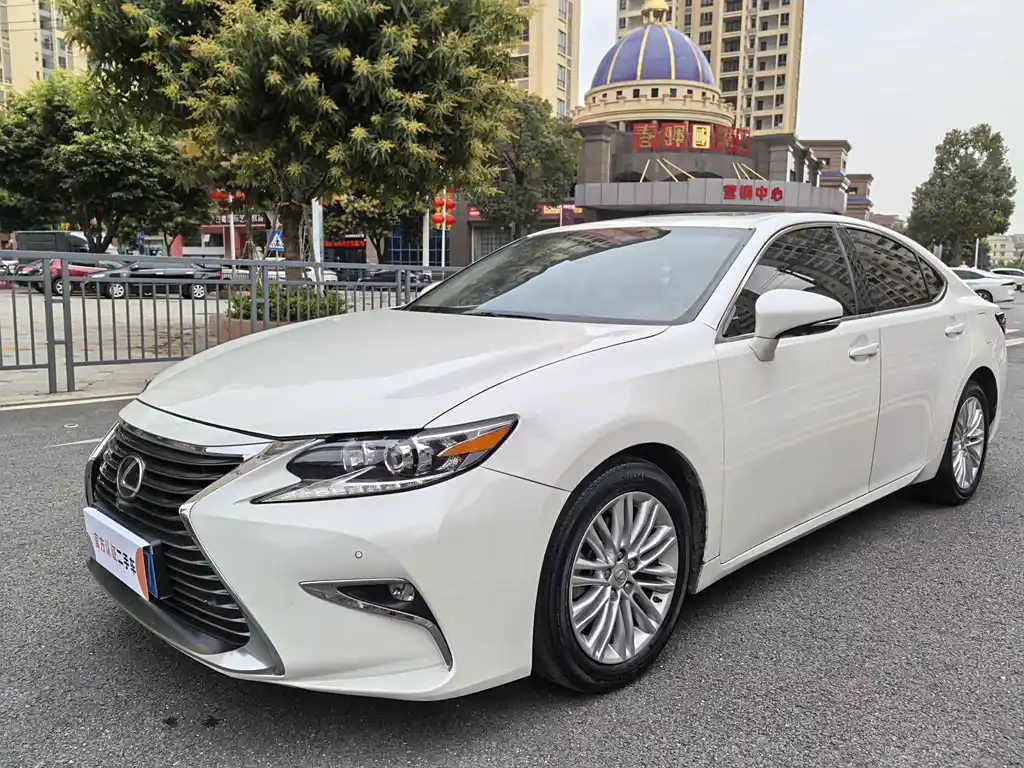 LEXUS ES 2016