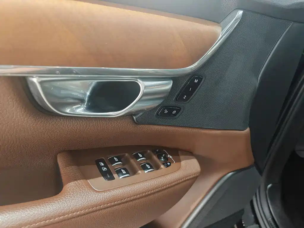 VOLVO S90 2021