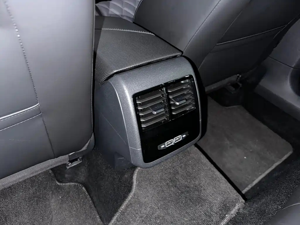 VOLKSWAGEN SAGITAR 2023