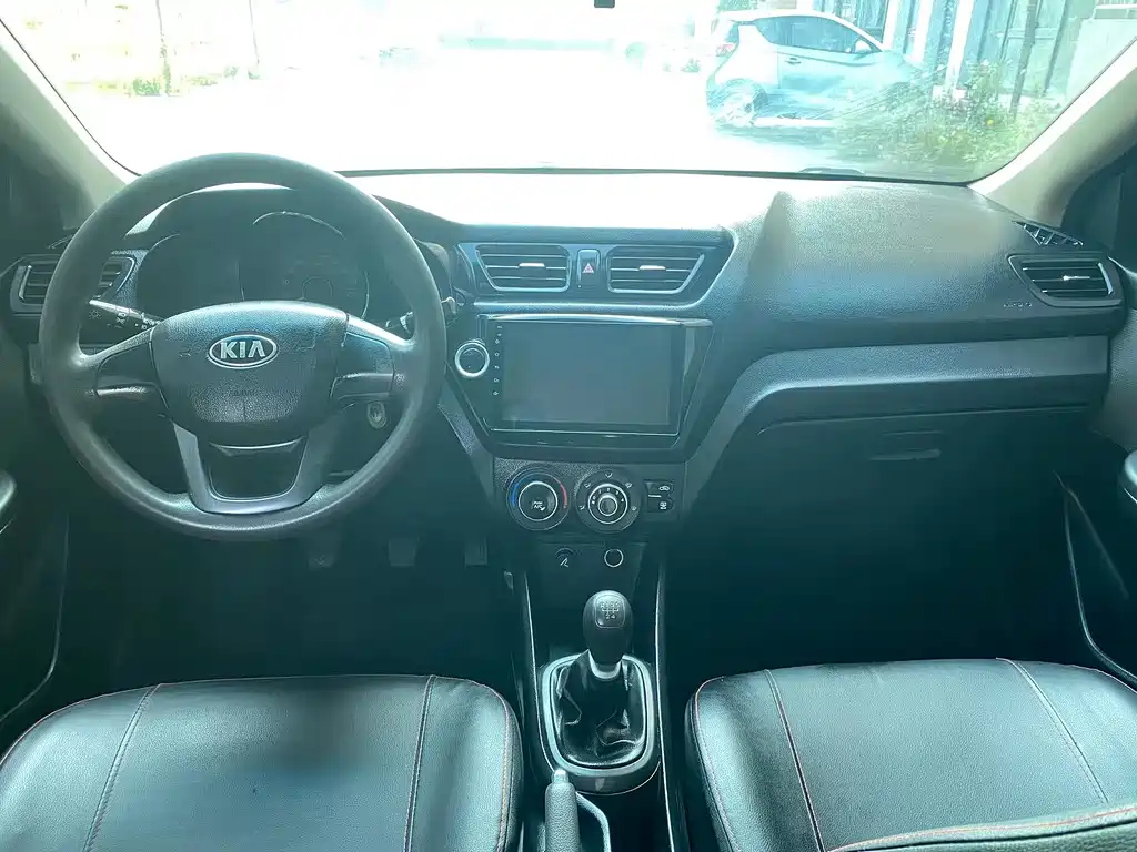 KIA K2 2011