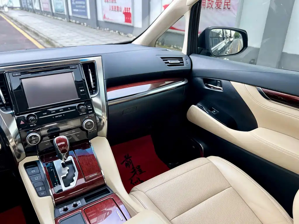 TOYOTA ALPHARD 2017