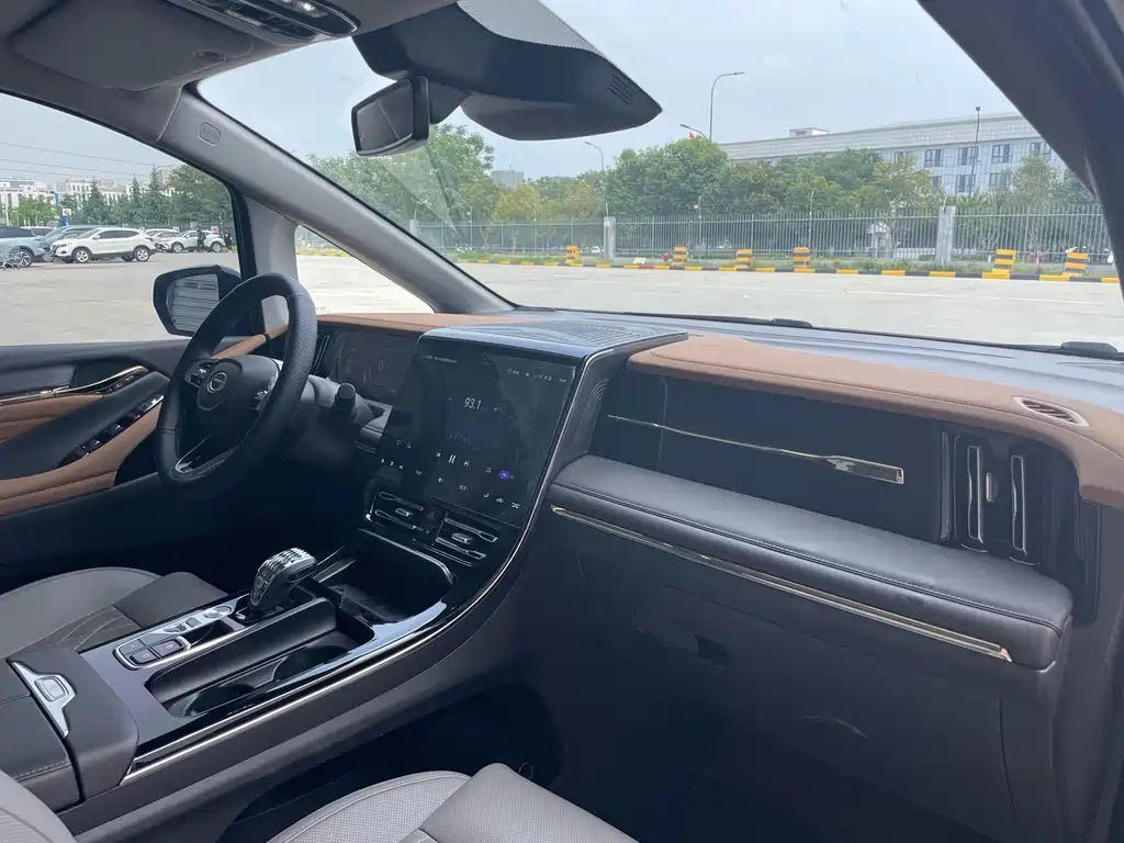 TRUMPCHI M8 2023