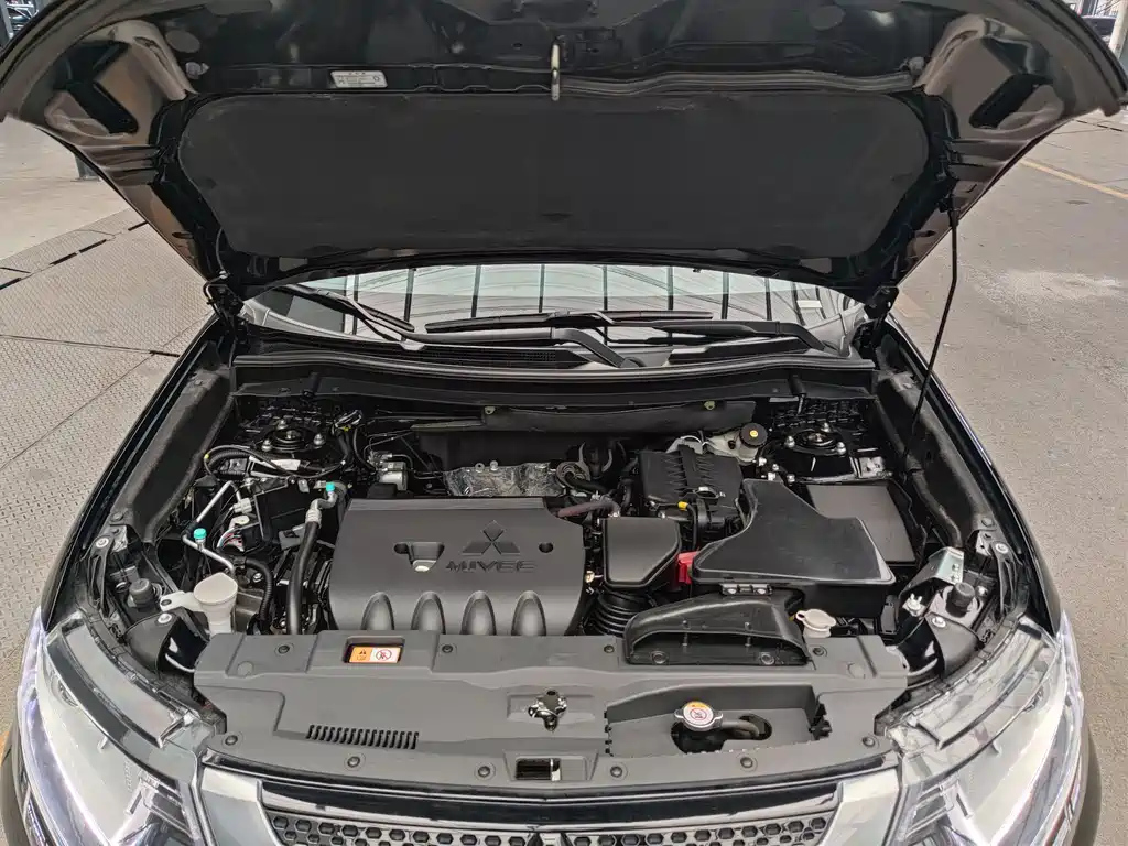 MITSUBISHI OUTLANDER 2022