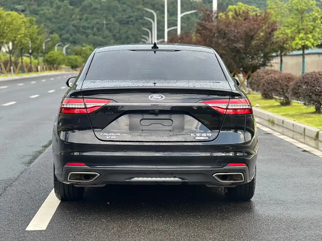 FORD TAURUS 2019