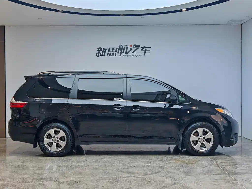 TOYOTA SIENNA 2018
