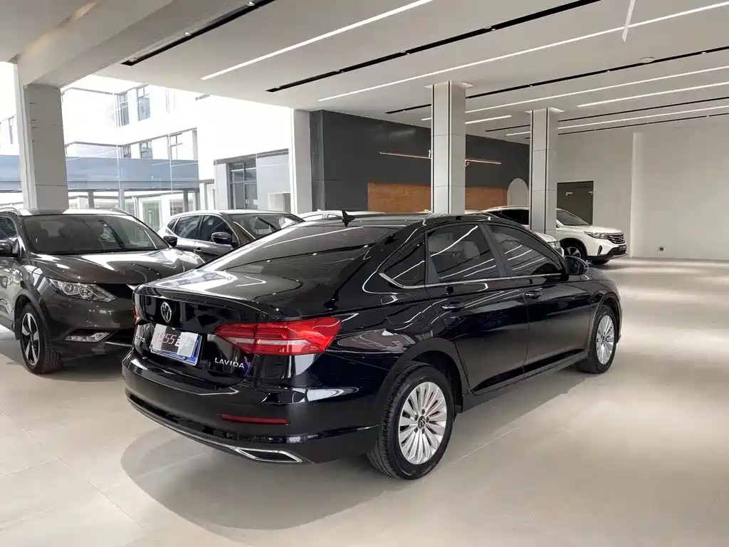 VOLKSWAGEN LAVIDA 2020