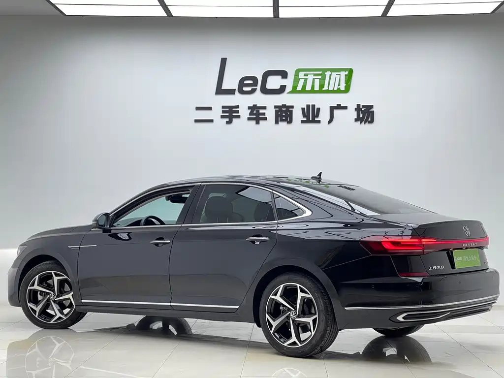 VOLKSWAGEN PASSAT 2023
