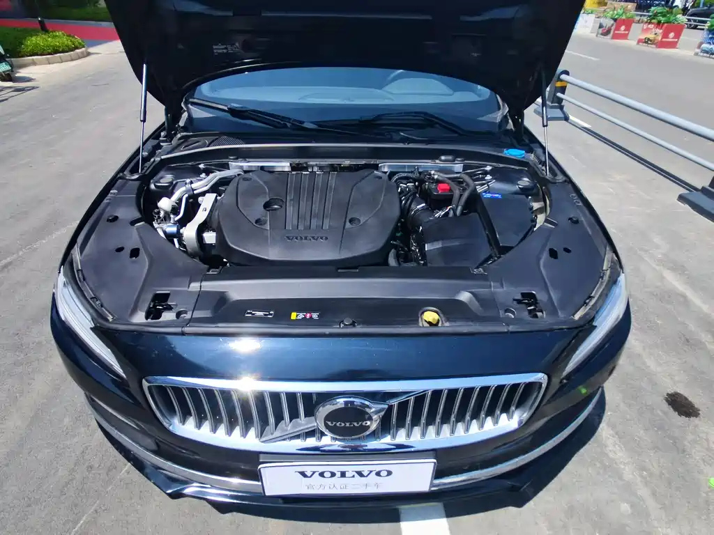 VOLVO S90 2022