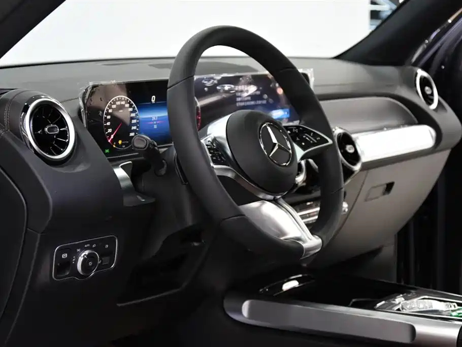 MERCEDES BENZ GLB 2024