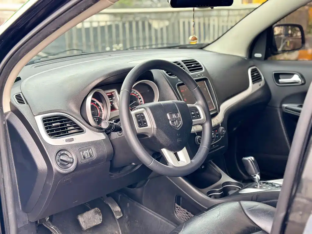 DODGE JCUV 2014