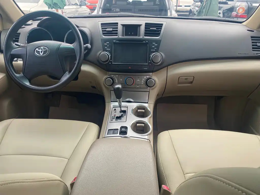 TOYOTA HIGHLANDER 2011