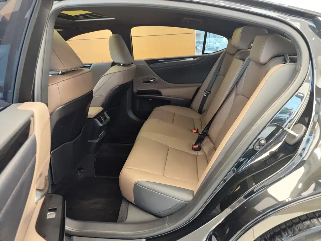LEXUS ES 2023