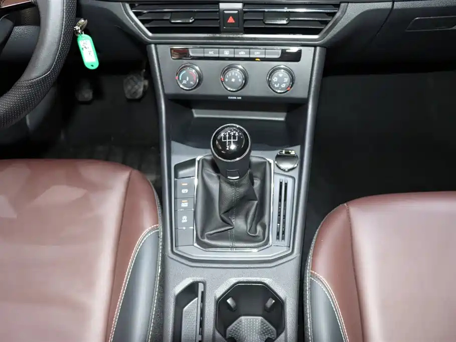 VOLKSWAGEN LAVIDA 2021