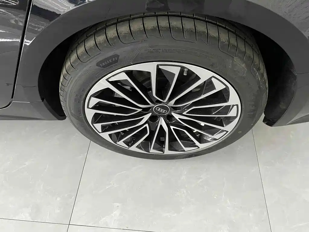 AUDI A7L 2024