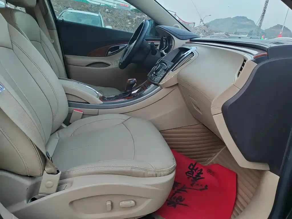 BUICK LACROSSE 2011