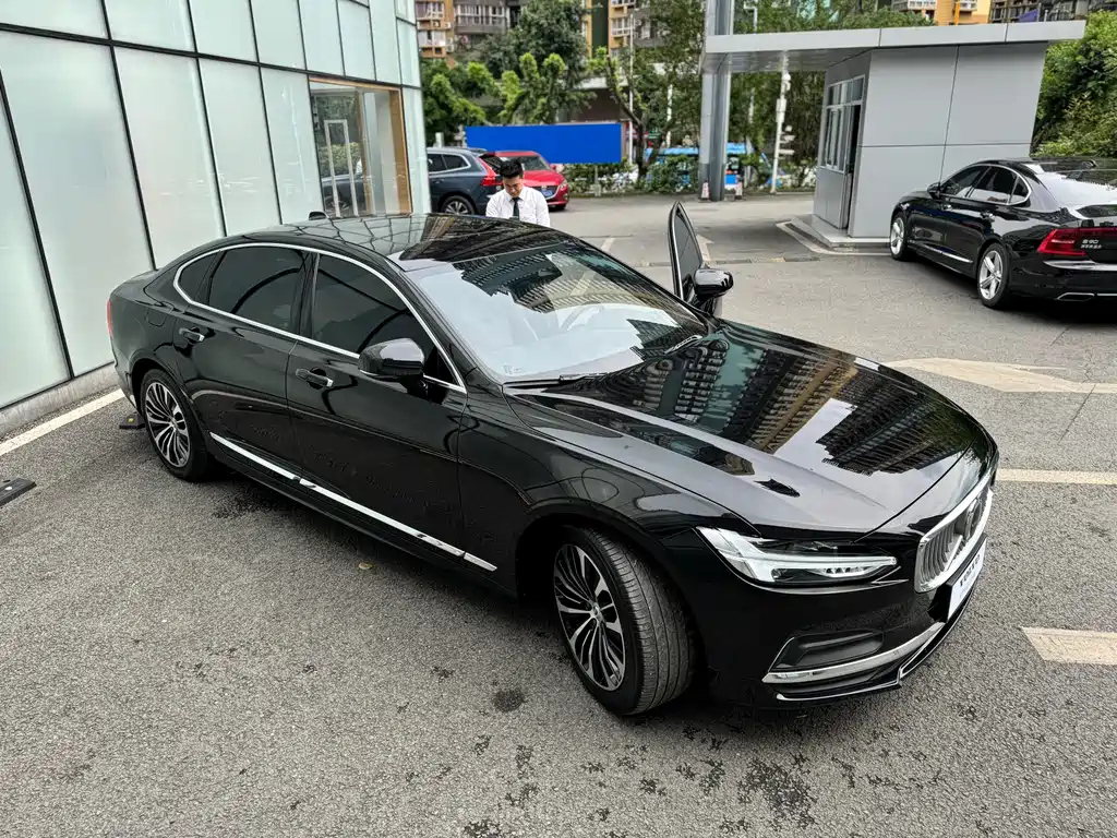 VOLVO S90 2022
