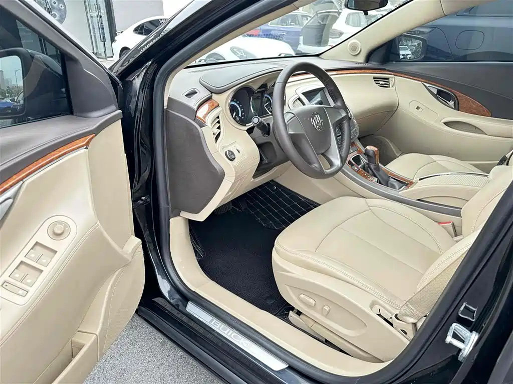 BUICK LACROSSE 2012