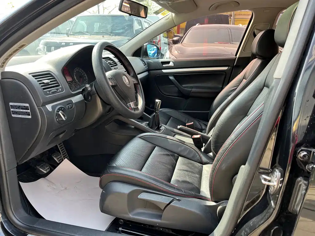 VOLKSWAGEN SAGITAR 2010