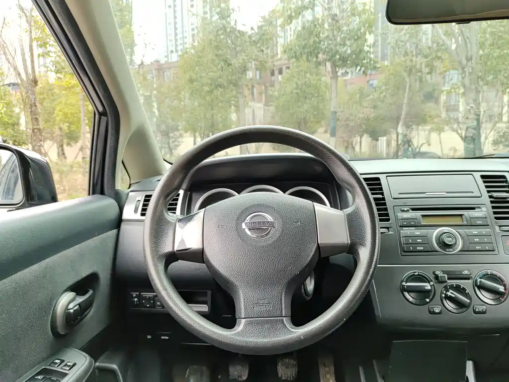 NISSAN TIIDA TIIDA 2010