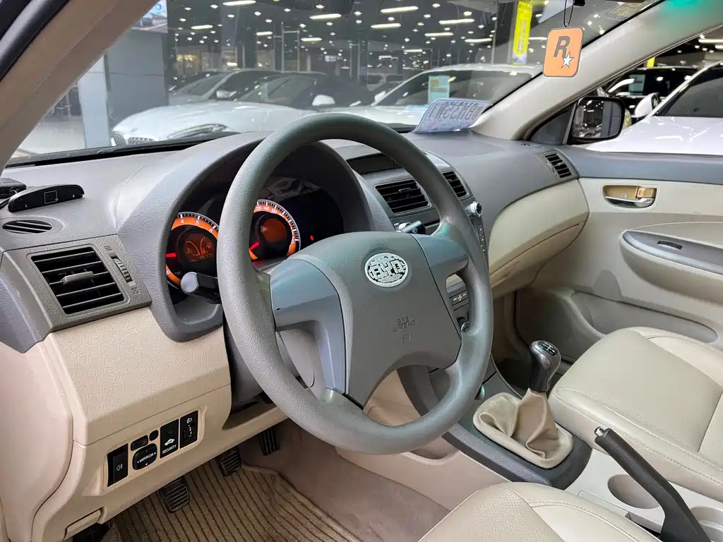 BYD L3 2013