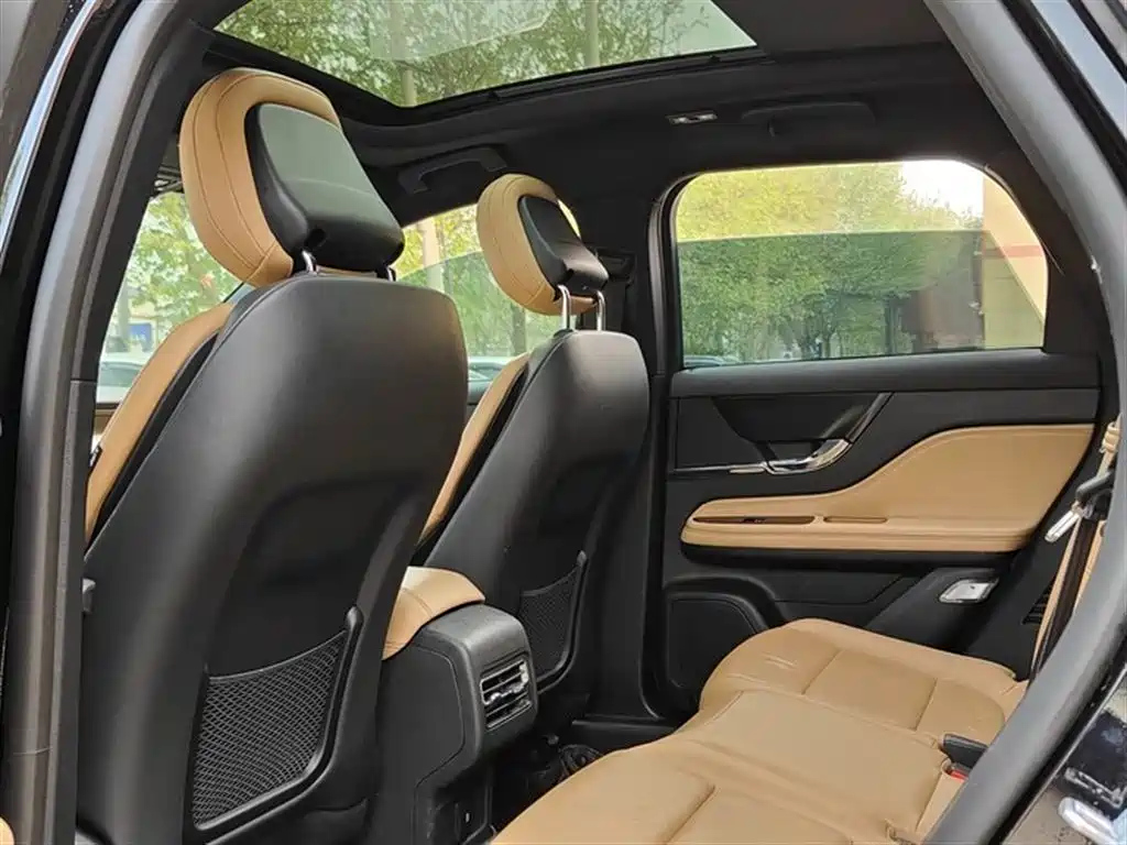 LINCOLN ADVENTURER 2022