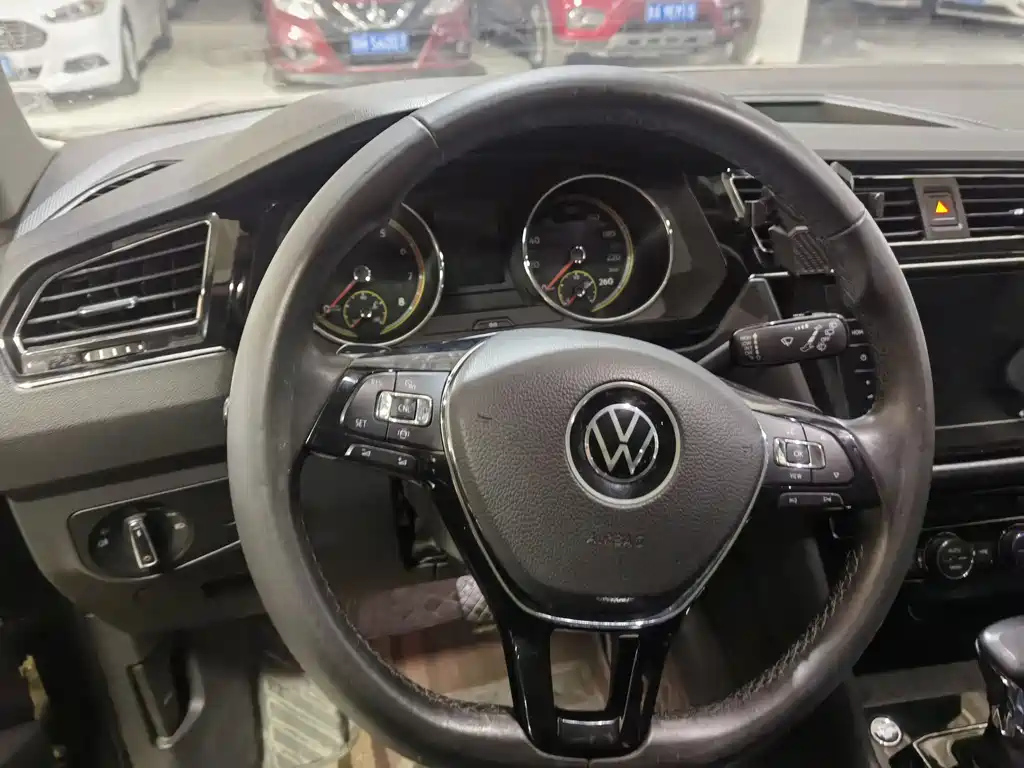 VOLKSWAGEN TIGUAN L 2021