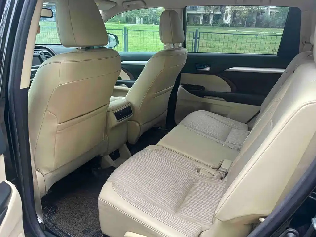 TOYOTA HIGHLANDER 2017