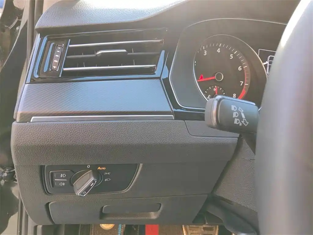 VOLKSWAGEN MAGOTAN 2023
