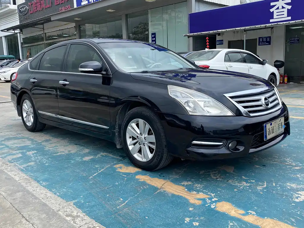 NISSAN TEANA 2011