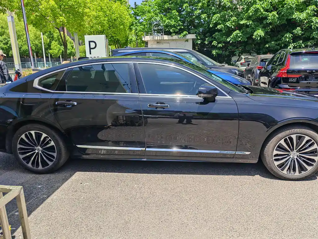 VOLVO S90 2023