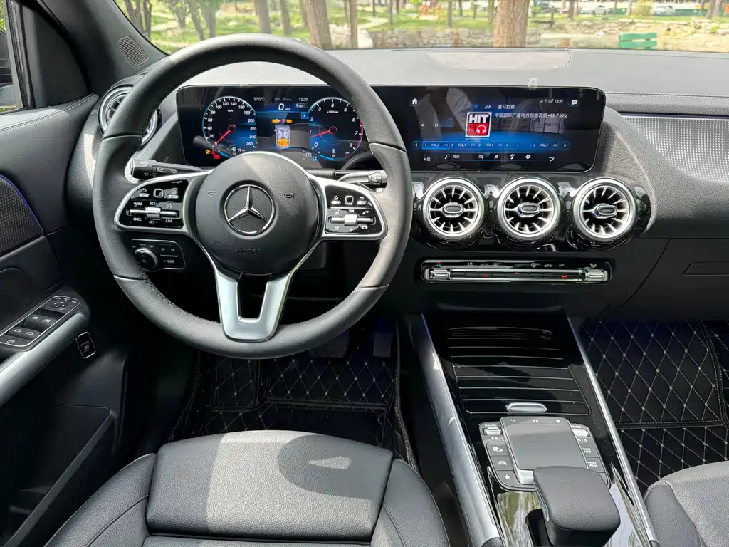 MERCEDES BENZ GLA 2023